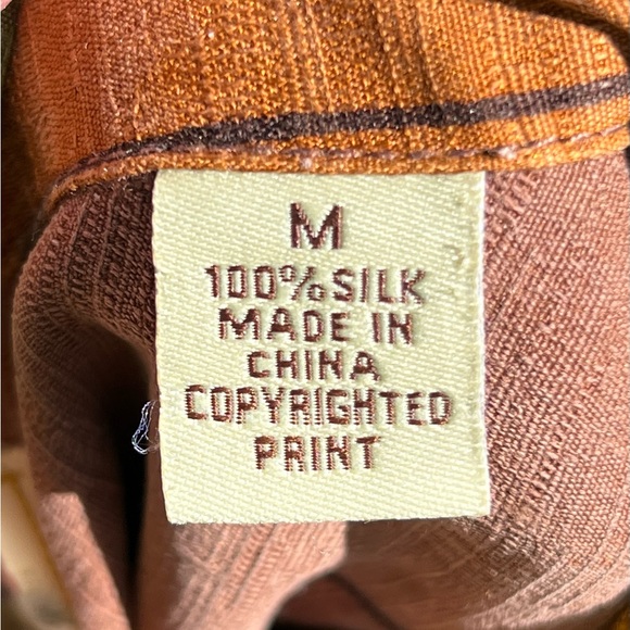 Tommy Bahama Hawaiian Print Button Up Silk Shirt Size Medium - Picture 8 of 8